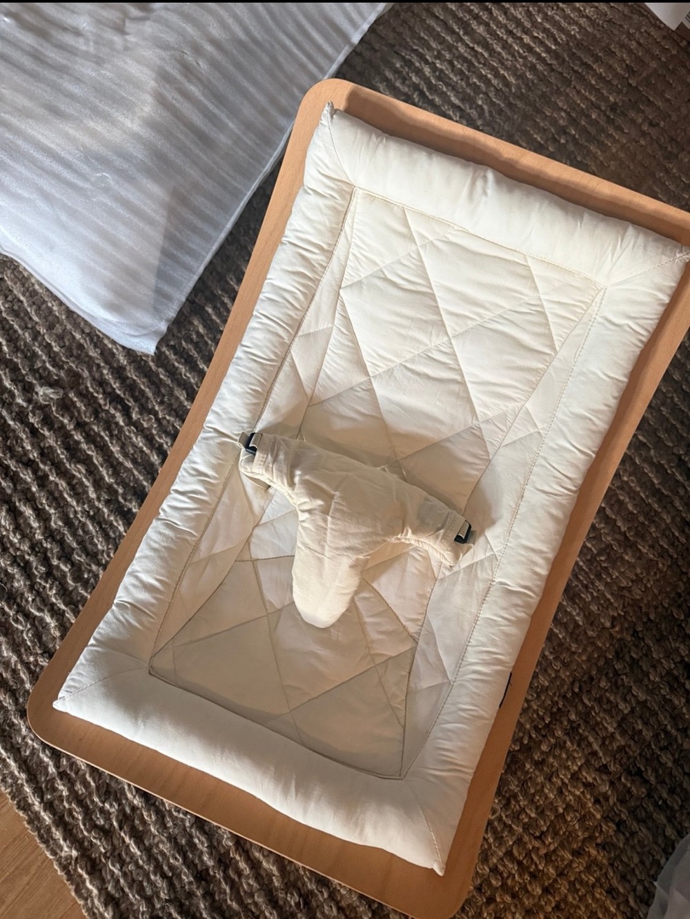 Charlie Crane Levo Baby Rocker Organic White Cushion